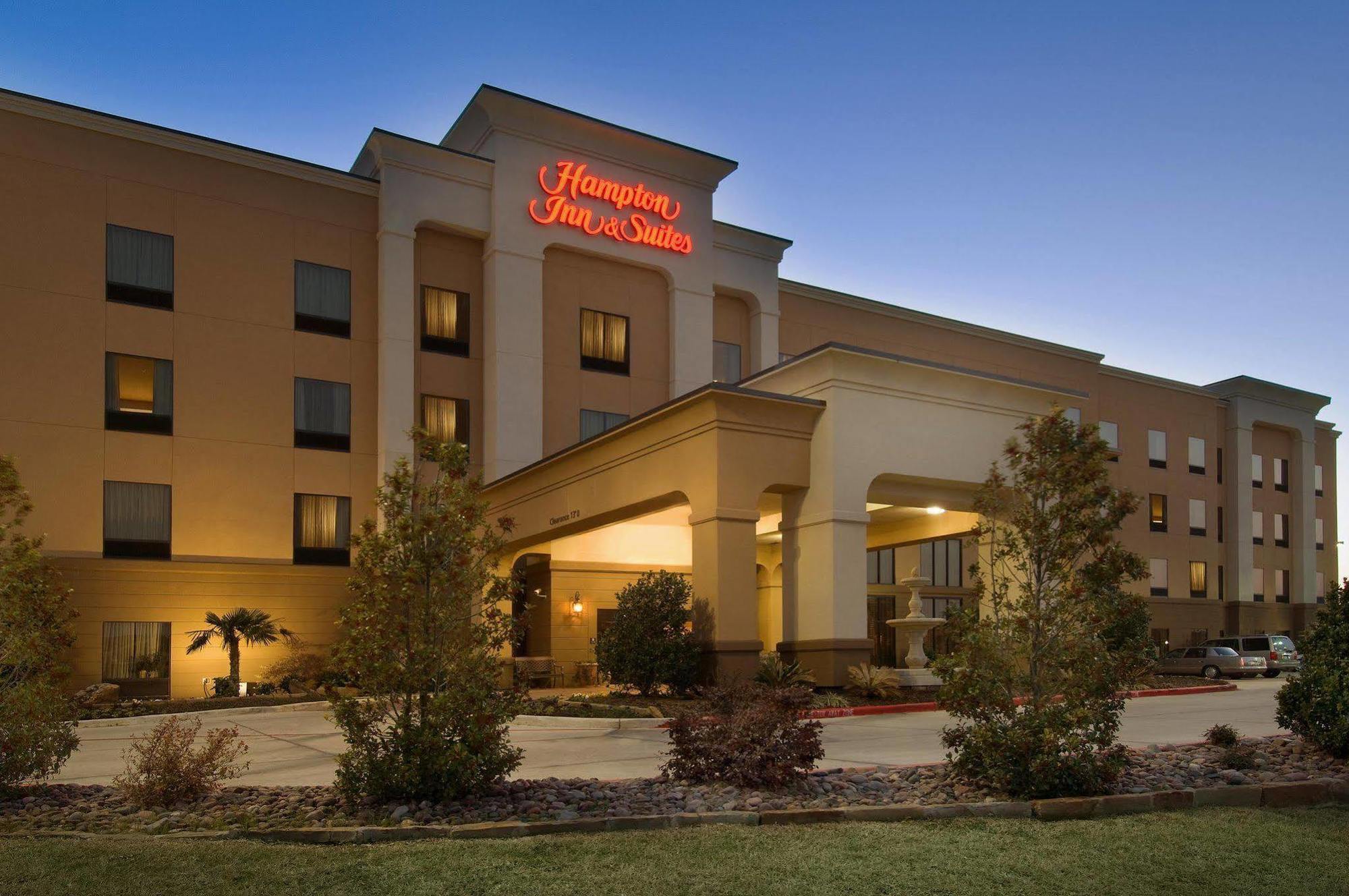 Hampton Inn & Suites Waco-South Exterior photo