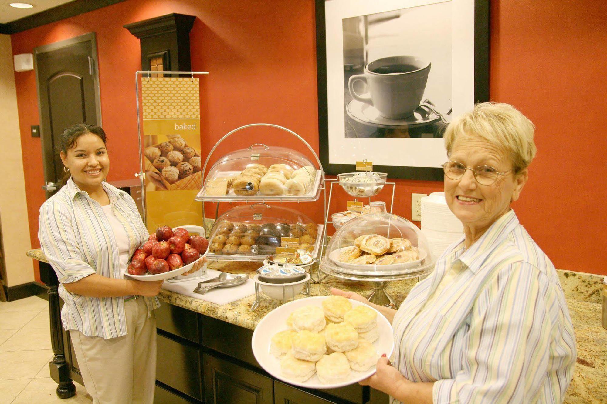 Hampton Inn & Suites Waco-South Restaurant photo